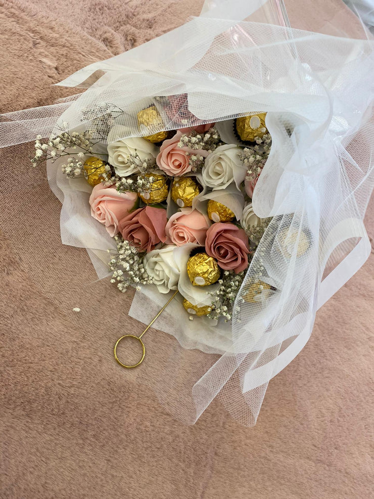 Bouquet rose et ferrero PERSONNALISÉ