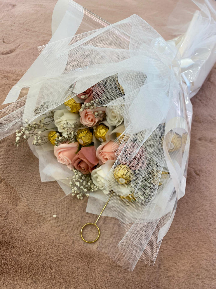 Bouquet rose et ferrero PERSONNALISÉ